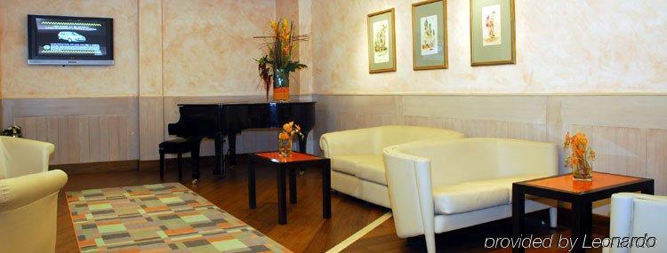 Hotel Sailing Center Мальчезине Интерьер фото
