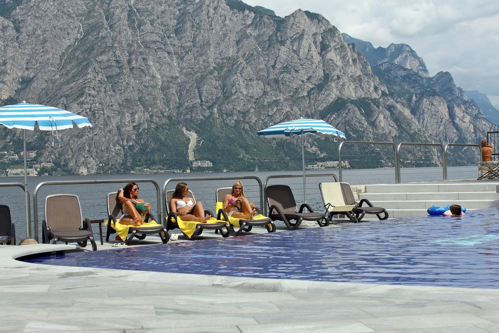 Hotel Sailing Center Мальчезине Экстерьер фото